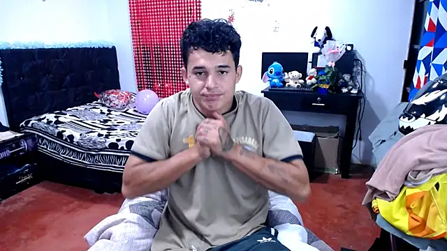 Snapshot of freddy_romas chatting on July 13, 1:10 pm freddy romas online show from July 13, 1:10 pm