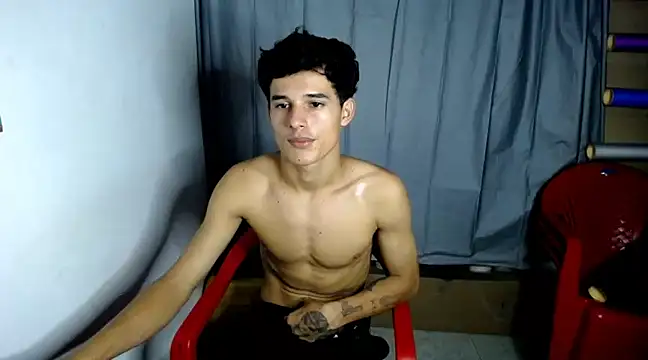 Snapshot of freddy_romas chatting on January 19, 2:25 am freddy romas online show from January 19, 2:25 am