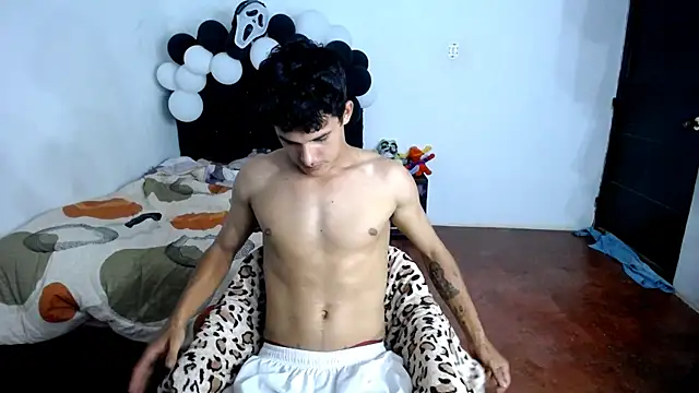 Snapshot of freddy_romas chatting on October 8, 4:03 am freddy romas online show from October 8, 4:03 am