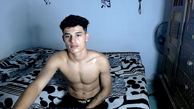 Snapshot of freddy_romas chatting on March 13, 12:37 am freddy romas online show from March 13, 12:37 am