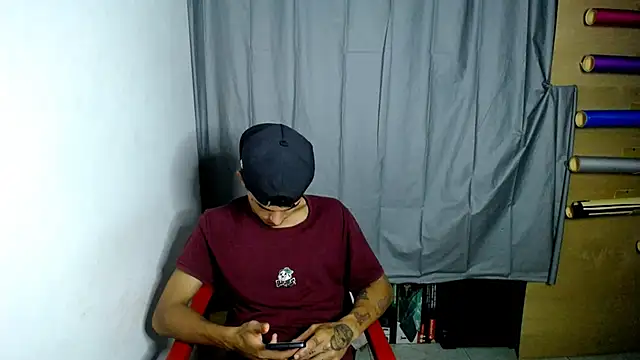 Snapshot of freddy_romas chatting on January 31, 2:04 am freddy romas online show from January 31, 2:04 am