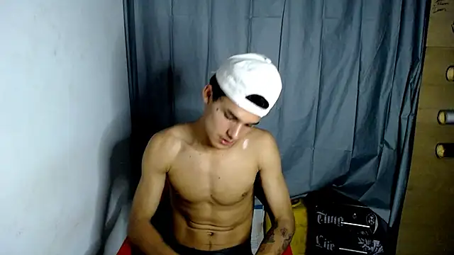 Snapshot of freddy_romas chatting on February 5, 3:23 am freddy romas online show from February 5, 3:23 am