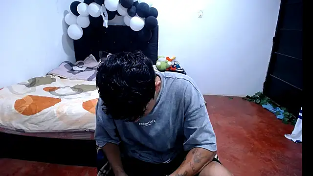 Snapshot of freddy_romas chatting on October 13, 12:56 am freddy romas online show from October 13, 12:56 am