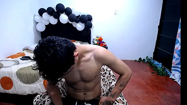 Snapshot of freddy_romas chatting on October 10, 1:56 pm freddy romas online show from October 10, 1:56 pm