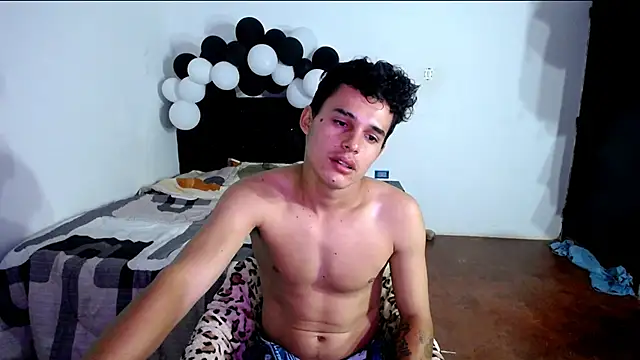 Snapshot of freddy_romas chatting on October 6, 12:23 am freddy romas online show from October 6, 12:23 am