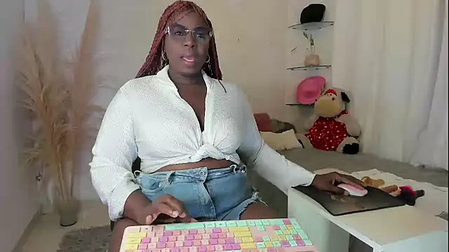 Leslie browm online show from June 4, 9:03 am