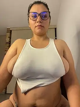 Snapshot of Lili-52 chatting on December 29, 11:18 am Lili-52 online show from December 29, 11:18 am