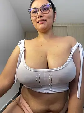 Snapshot of Lili-52 chatting on February 6, 4:36 pm Lili-52 online show from February 6, 4:36 pm