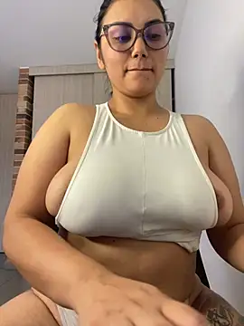 Snapshot of Lili-52 chatting on December 28, 9:19 pm Lili-52 online show from December 28, 9:19 pm