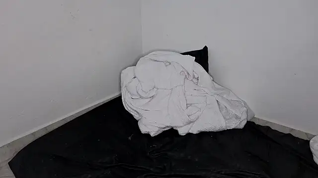 Snapshot of soysara15 chatting on February 14, 5:02 pm soysara15 online show from February 14, 5:02 pm