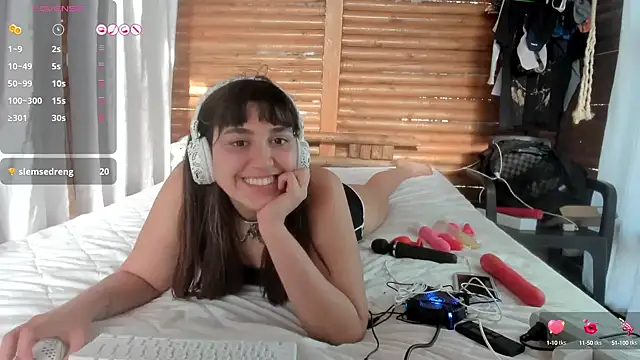 Snapshot of soysara15 chatting on February 2, 9:34 pm soysara15 online show from February 2, 9:34 pm