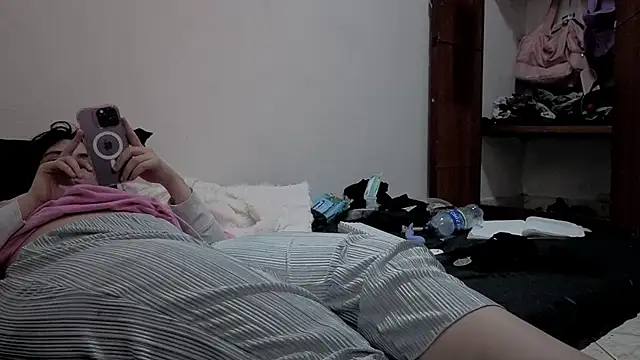 Snapshot of soysara15 chatting on February 27, 12:55 am soysara15 online show from February 27, 12:55 am