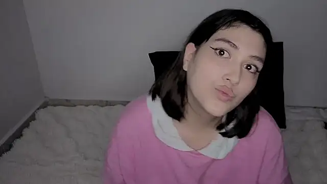 Snapshot of soysara15 chatting on March 2, 12:44 am soysara15 online show from March 2, 12:44 am