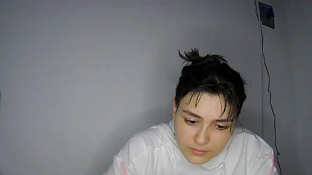 Snapshot of soysara15 chatting on June 16, 2:33 am soysara15 online show from June 16, 2:33 am