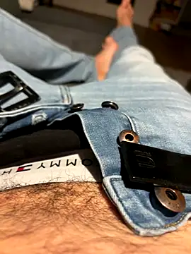 Snapshot of mrniceguy198 chatting on October 11, 9:27 pm mrniceguy198 online show from October 11, 9:27 pm