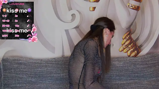 hailey peach online show from March 5, 6:15 pm