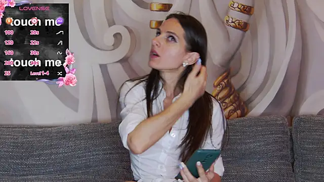 hailey peach online show from April 22, 5:09 pm