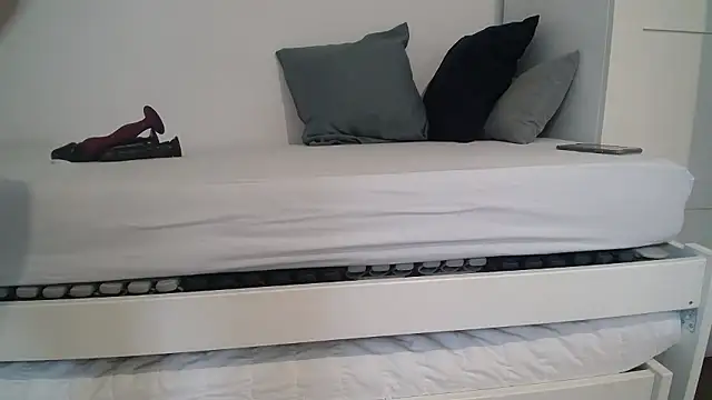 33  Max online show from January 10, 11:49 am