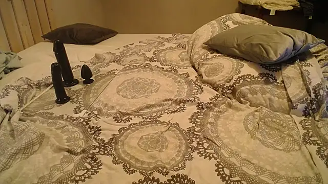 33  Max online show from February 1, 5:06 am