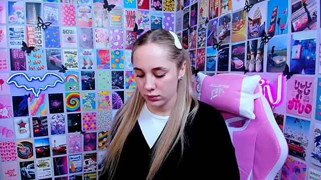 MiaMilas online show from February 17, 3:09 pm