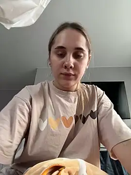 MiaMilas online show from April 2, 2:35 pm