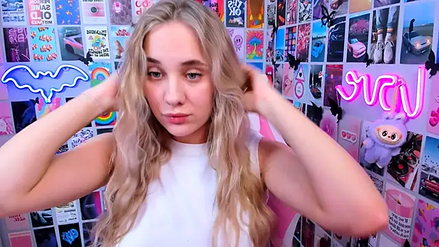 Snapshot of MiaMilas chatting on December 16, 2:10 pm MiaMilas online show from December 16, 2:10 pm