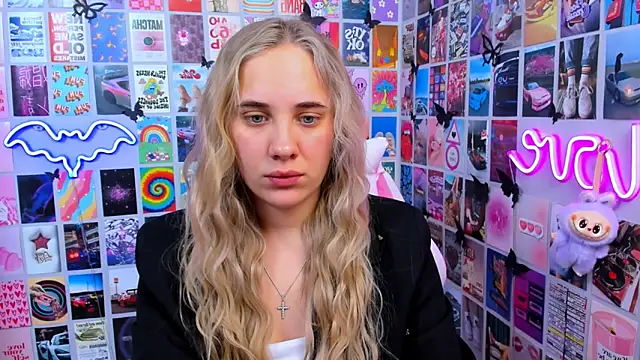 MiaMilas online show from December 18, 3:05 pm