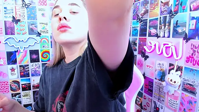 MiaMilas online show from May 6, 2:32 pm