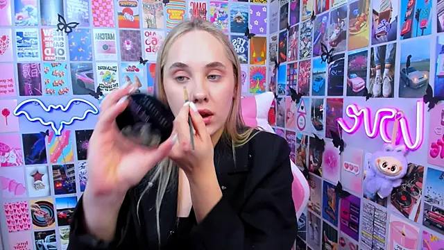 MiaMilas online show from December 22, 1:55 pm