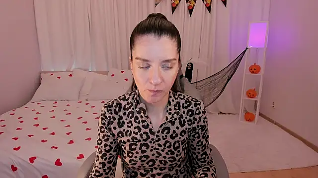 Snapshot of helentasty chatting on October 30, 3:49 am helentasty online show from October 30, 3:49 am