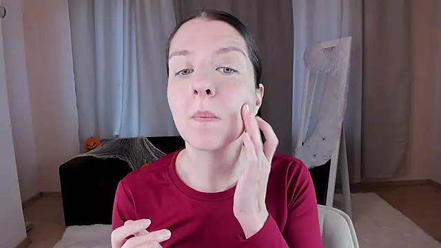 Snapshot of helentasty chatting on October 25, 2:44 am helentasty online show from October 25, 2:44 am