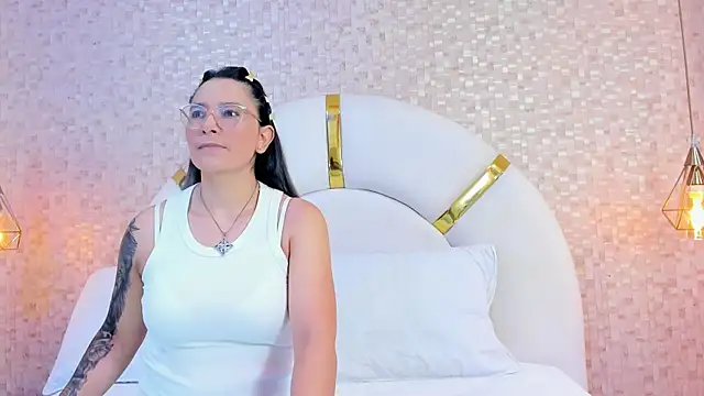 Snapshot of sophie_1 chatting on March 13, 3:11 am sophie 1 online show from March 13, 3:11 am
