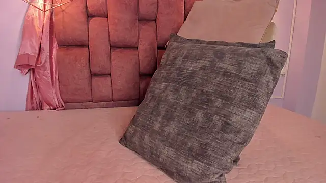 kristakinnky online show from March 28, 11:44 am