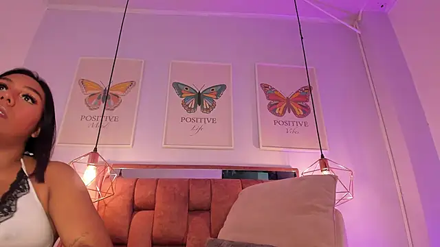 kristakinnky online show from April 9, 12:00 pm