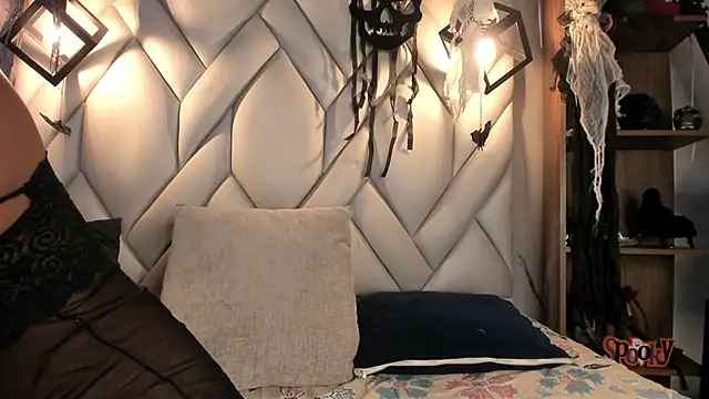 kristakinnky online show from October 20, 2:28 pm