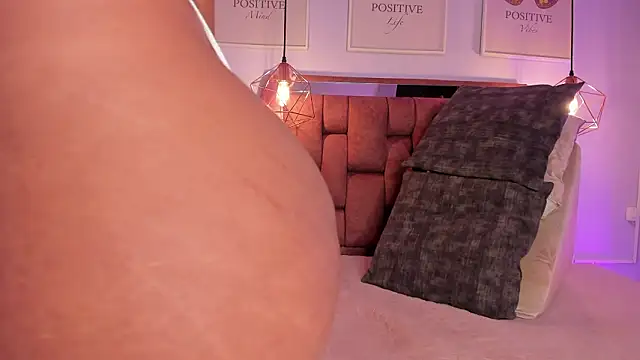 kristakinnky online show from March 27, 11:44 am