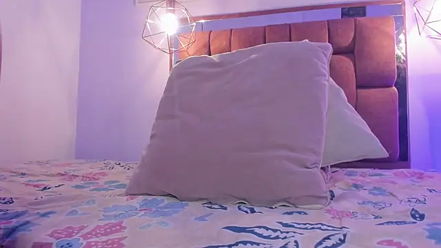 kristakinnky online show from October 9, 1:55 pm