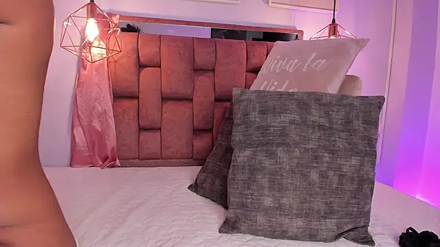 kristakinnky online show from March 31, 11:45 am