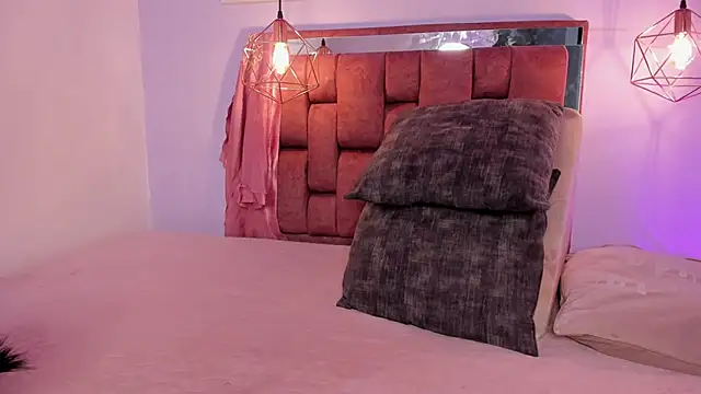 kristakinnky online show from April 15, 11:59 am