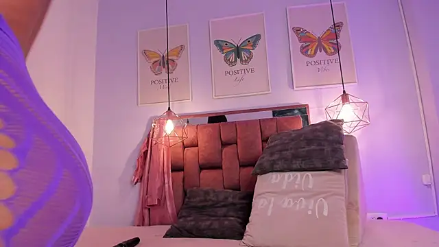 kristakinnky online show from April 16, 12:06 pm