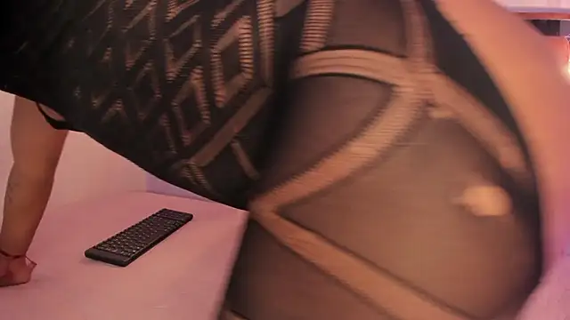 kristakinnky online show from March 2, 12:01 pm