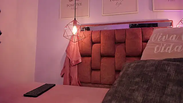 kristakinnky online show from April 10, 12:01 pm