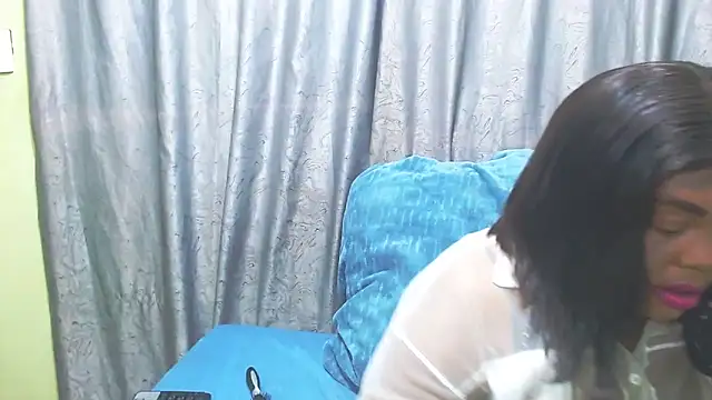 NaughtyNicoleXX2 online show from January 19, 3:32 am