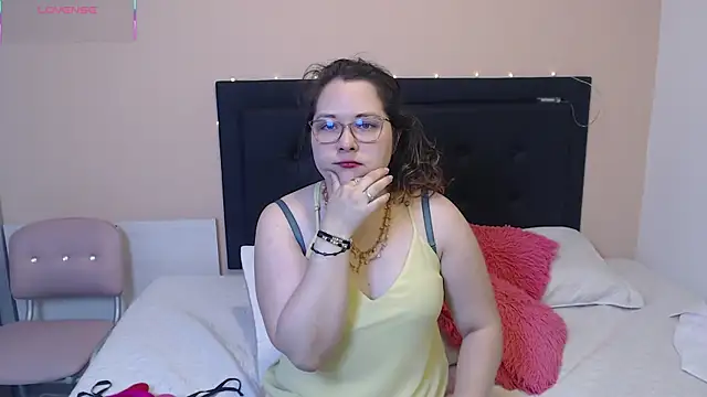 Snapshot of May_Carlier chatting on March 19, 4:03 am May Carlier online show from March 19, 4:03 am