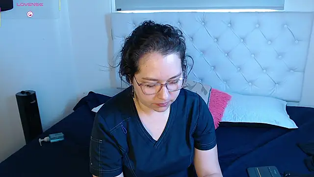 May Carlier online show from February 8, 8:17 pm