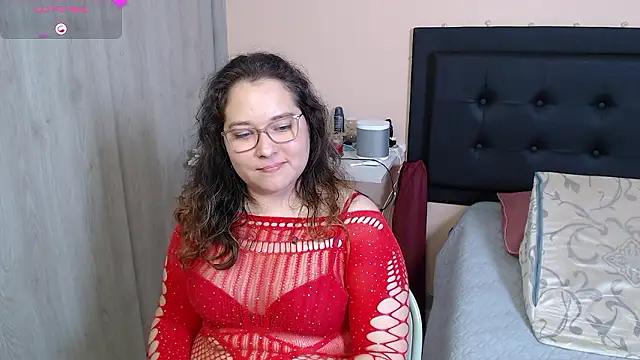 Snapshot of May_Carlier chatting on December 3, 9:06 am May Carlier online show from December 3, 9:06 am