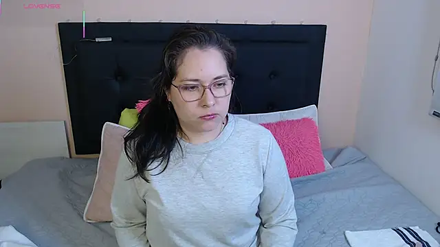 Snapshot of May_Carlier chatting on September 16, 12:11 am May Carlier online show from September 16, 12:11 am