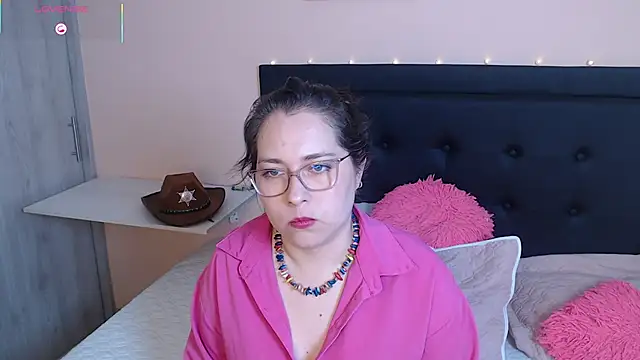 Snapshot of May_Carlier chatting on October 8, 2:13 am May Carlier online show from October 8, 2:13 am