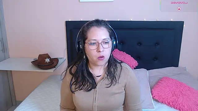 Snapshot of May_Carlier chatting on October 4, 1:40 am May Carlier online show from October 4, 1:40 am