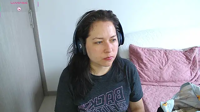 May Carlier online show from March 26, 2:15 pm